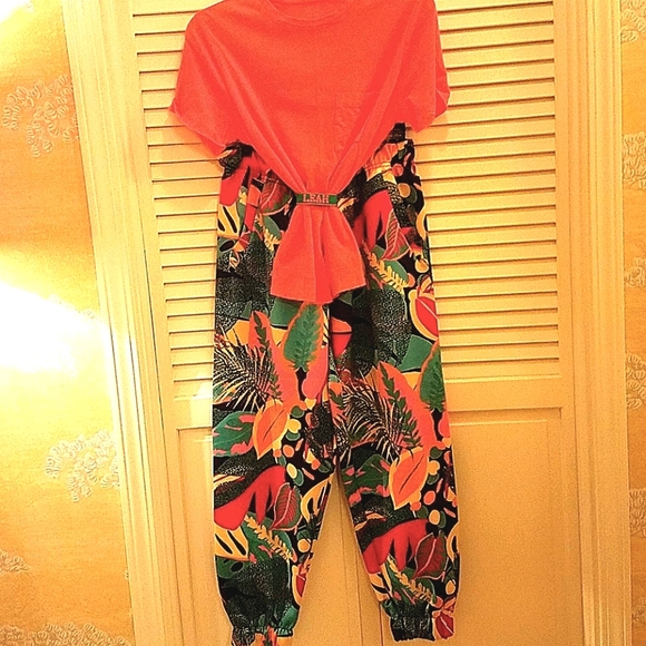 Dona Jo Pants - Dona Jo Tropical print Joggers + Free Athleta top